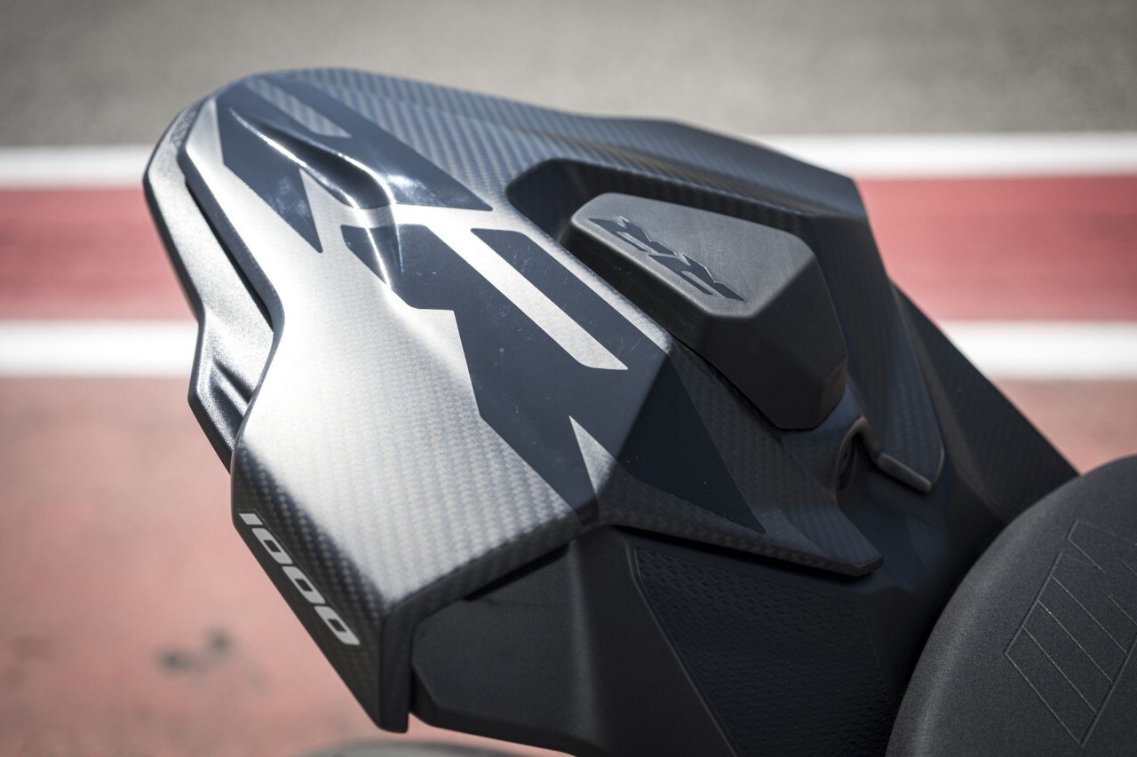 DueruoteTG #238 - Abbiamo guidato in pista la BMW che corre in SBK! 